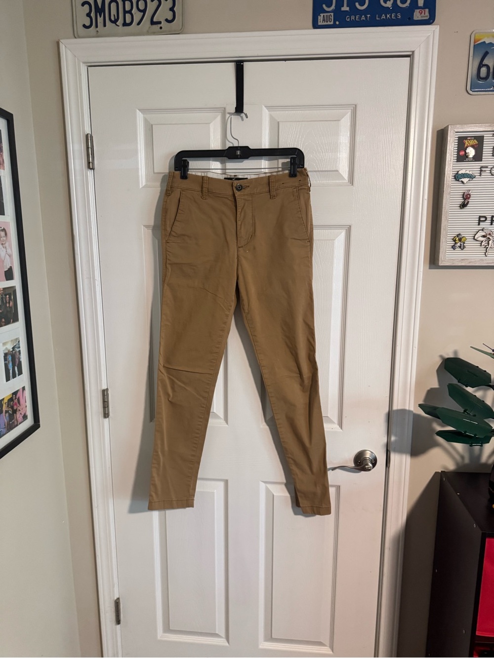 Hollister Men's Slim Chinos in Tan